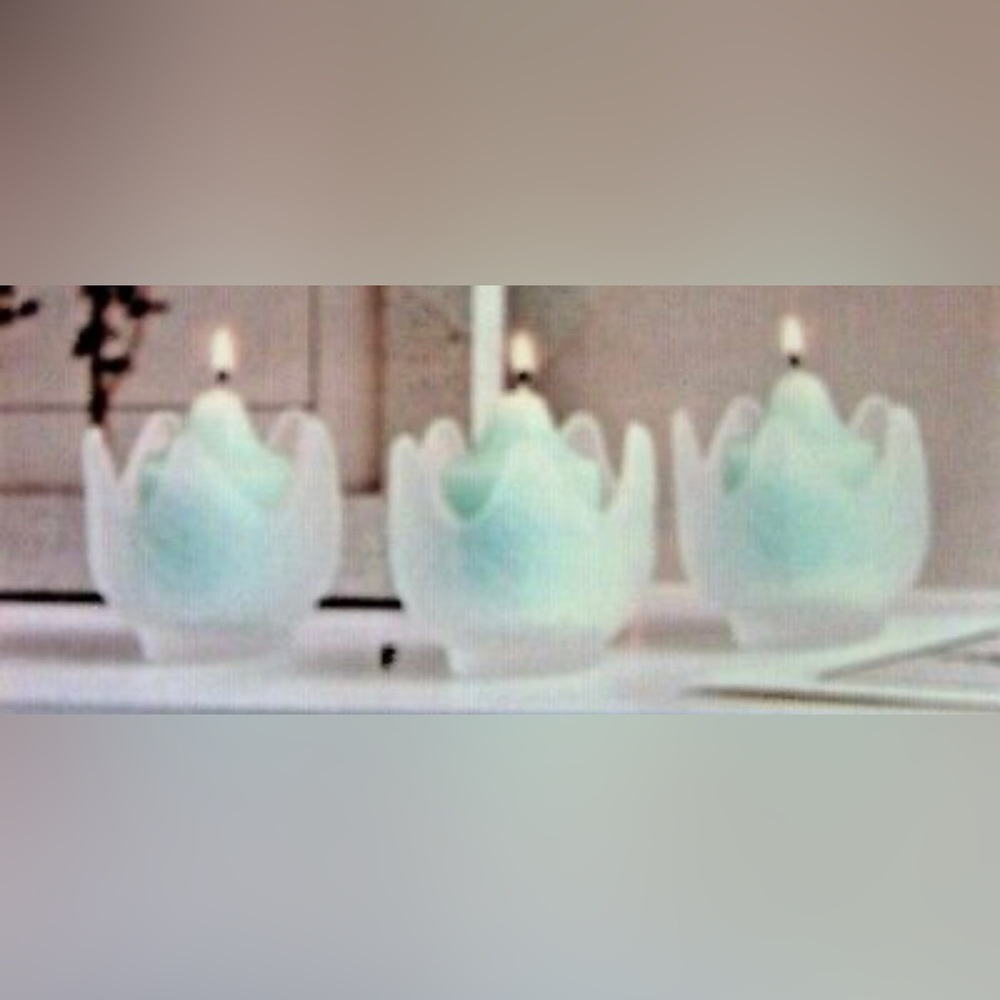 Partylite Frosted Lotus Blossom P0290